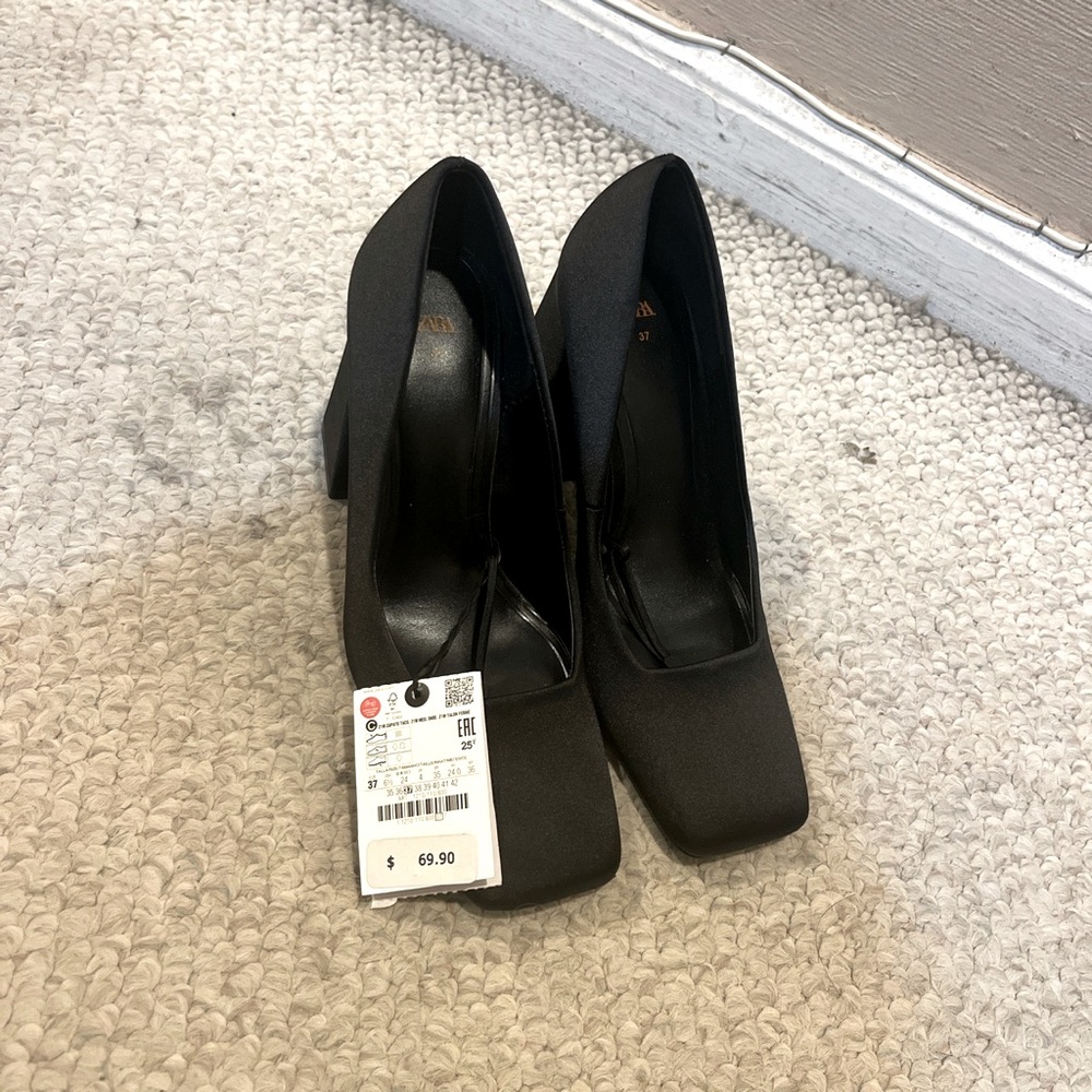 Never been worn Zara black chunky heels!! Super cute :) size 6.5 - msg me